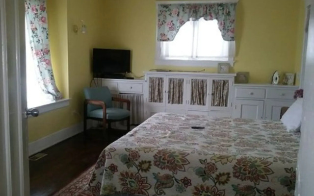 Six Acres Bed & Breakfast