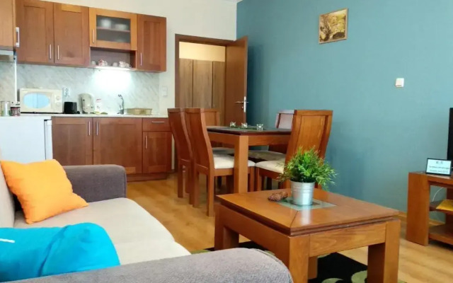 Pine Tree Apartment 3 - B3