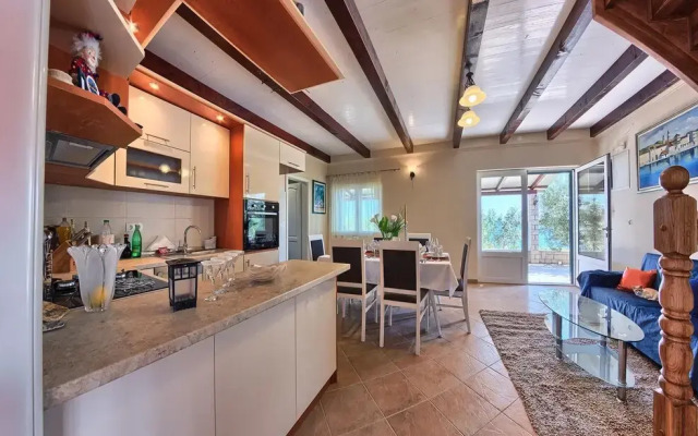 Beachfront Luxury Villa w. Pool & Large Garden