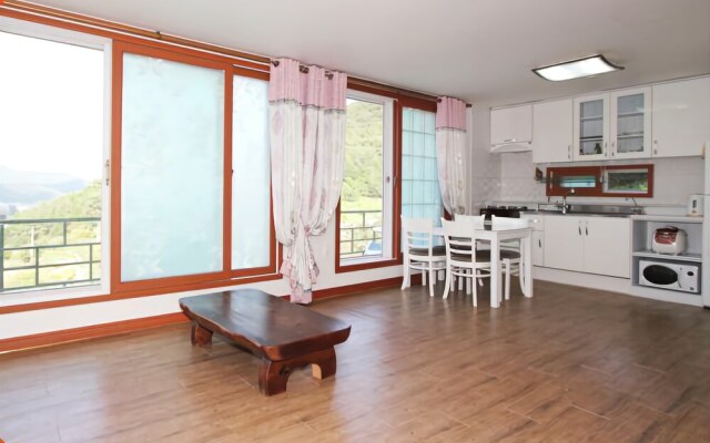 Tongyeong Yeonji Pension