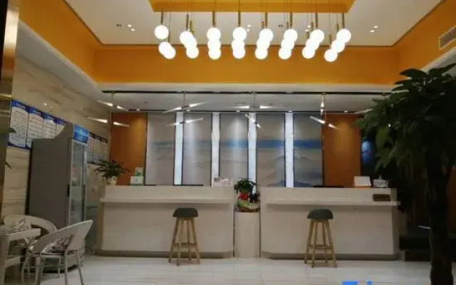 Zhongxian Qiaolin Excellence E-sport Theme Hotel