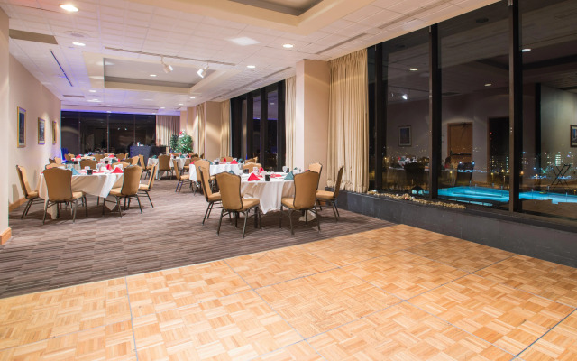 Holiday Inn & Suites Pittsfield-Berkshires by IHG