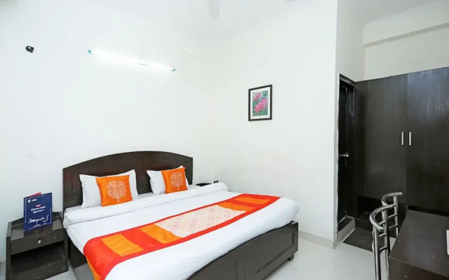 OYO 6015 near Bus Stand