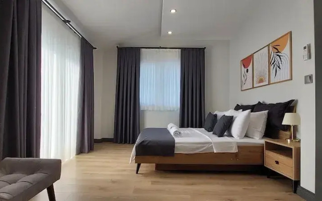 New Flat Large Living Space 6 Close to Lara Beach