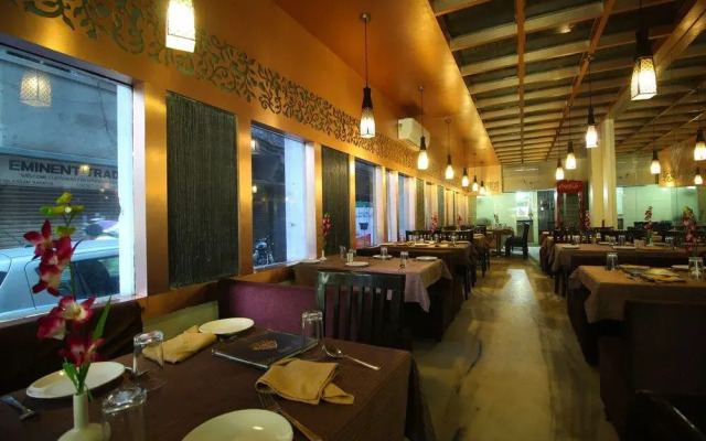 OYO Flagship 312 Near Ashram Road