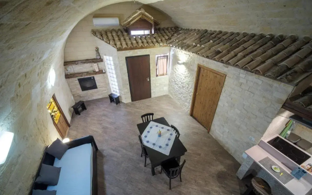 ROBERTO's Guest House