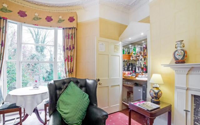 OYO Bailbrook Lodge, Bath