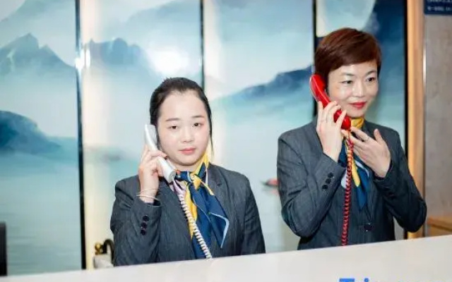 Hongrun Hotel (Loudi Sports Center)