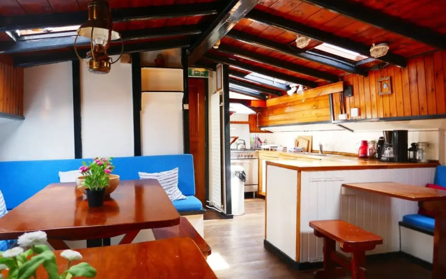 Boat apartment Rotterdam Fokkelina