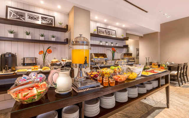 Broadway Hotel & Suites