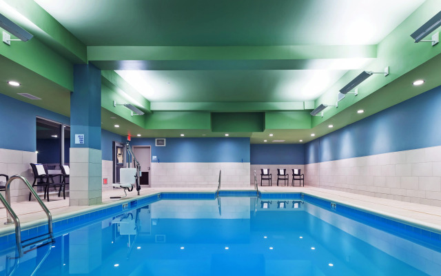 Holiday Inn Express & Suites Chanute by IHG