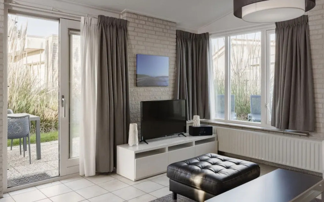 Detached Bungalow, in a Holiday Park Within Walking Distance of the Beach