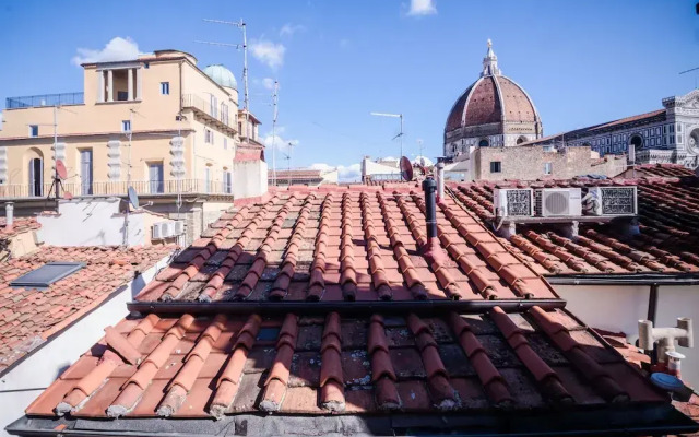 A Few Steps to The Duomo Elegant 2BD Apt