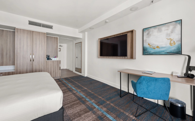 Crowne Plaza Surfers Paradise by IHG – Guest Rooms – Gold Coast