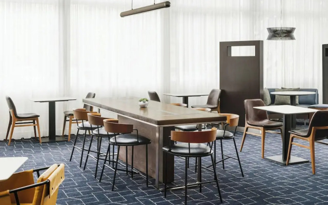 Holiday Inn Hotel Woodland Hills (Warner Ctr)