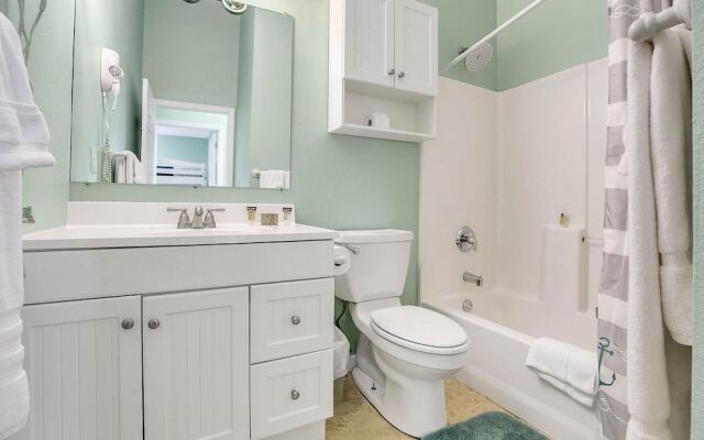 4BR Beach-Central Duplex by RedAwning