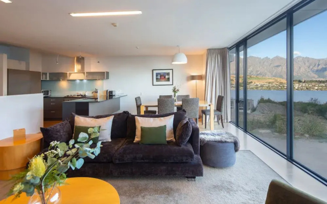 Panorama Terrace Apartments, Element Escapes