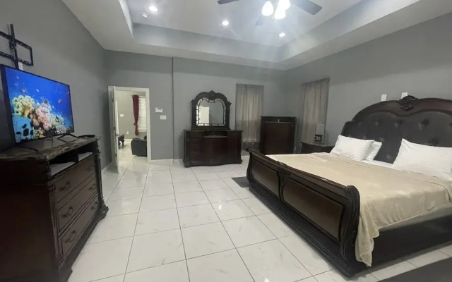IAH SPHERIC Mini-mansion