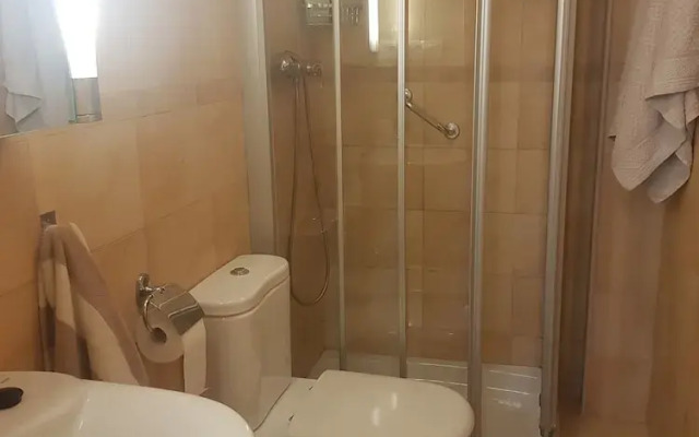 Stylish And Spacious 1 Bedroom Flat In Trendy Area