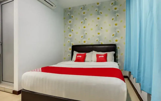 OYO 89583 Grove Hotel