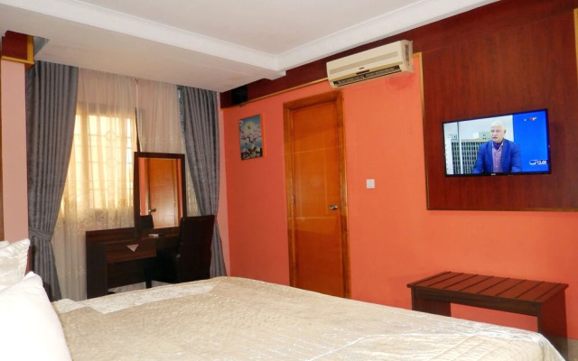 Noubou International Hotel Bonapriso