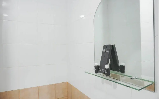 Comfy Studio Green Pramuka City Apartment Near Mall