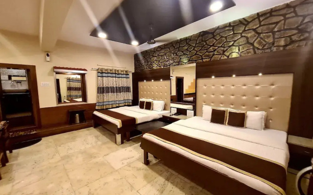 Hotel Palm residency