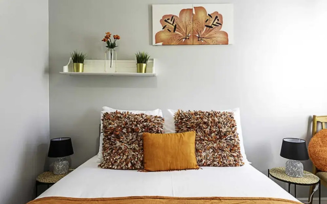 Chic High Spec Apartment Near Central London