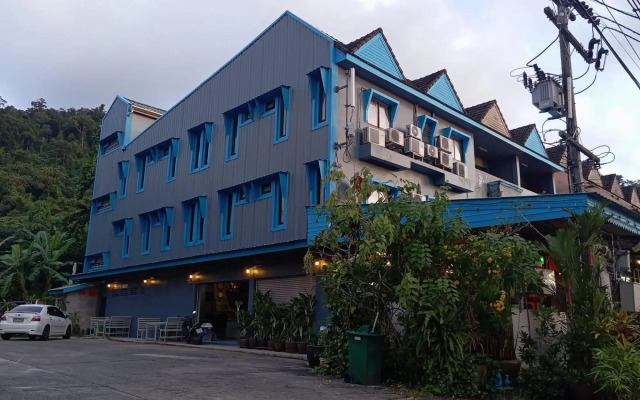 Seabox Khaolak Hostel