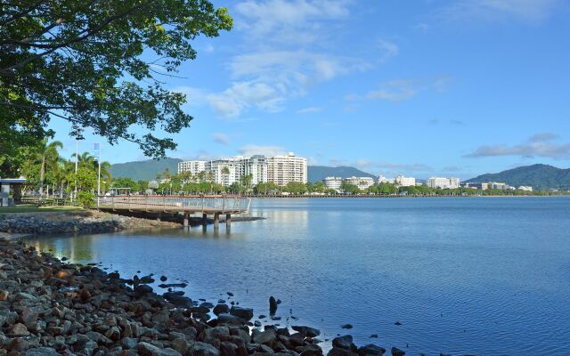 Cairns Aquarius