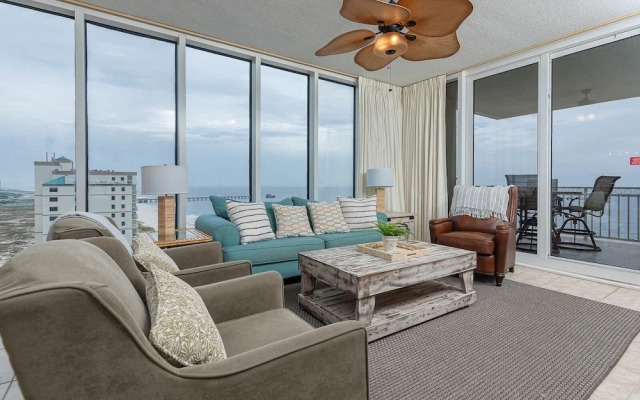 Colonnades 1403 4 Bedroom Condo