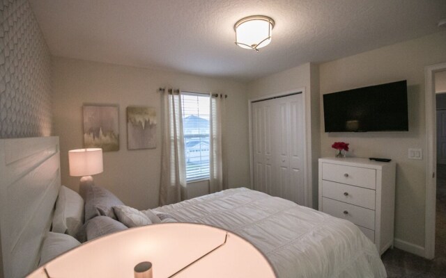 1581 PD - Exquisite 6BR Haven: Private Pool