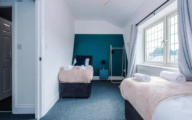 Lovely 4 Bed/ Monthly Discount/ Bottle