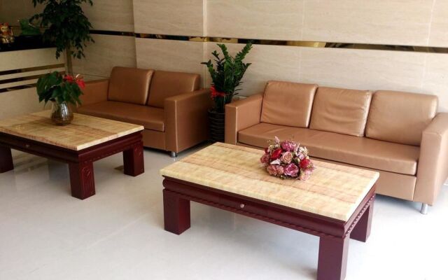 Wuhan Yanlong Business Hotel