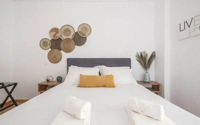 Live As A Greek in Athena