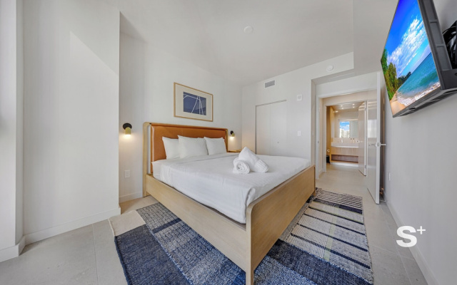 Modern and Cozy 1-BD- Rooftop pool & Gym