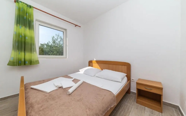 Amazing Home in Kastel Stafilic With 3 Bedrooms and Wifi