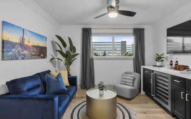 Valley View Chic Home w Backyard Oasis