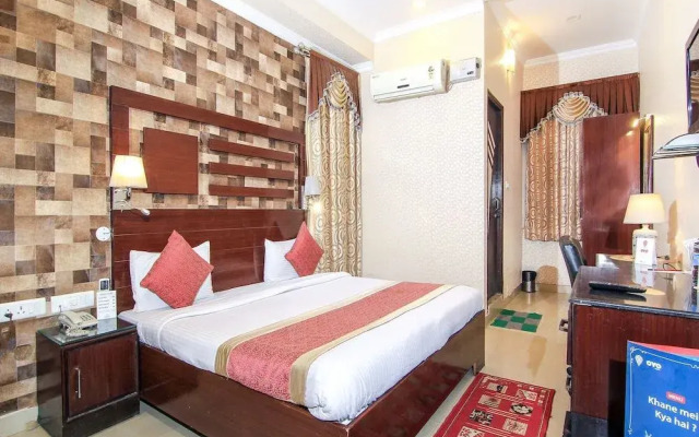 OYO Flagship 17173 Hotel Function Inn