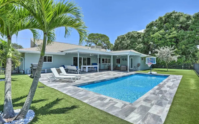 Jupiter Home w/ Private Pool & Putting Green!