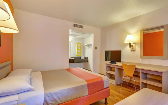 Super 8 by Wyndham Santa Rosa North