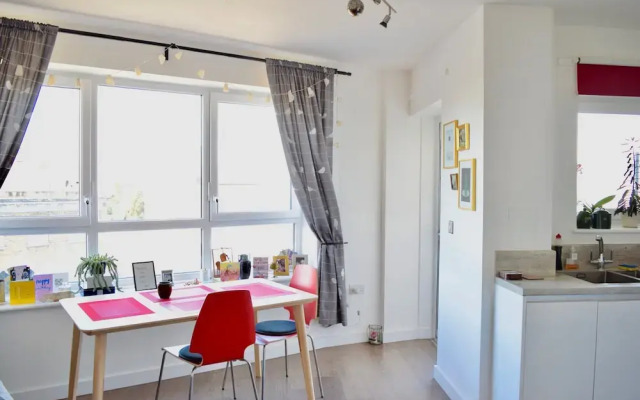 Homely 1 Bedroom Southwark Flat With Balcony
