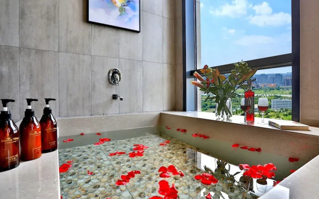 Mehood Lestie Hotel New Century Avenue