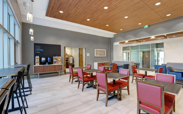 Holiday Inn Express Kingston West by IHG