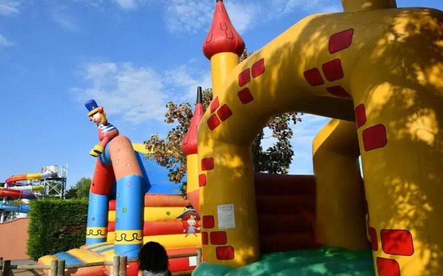 Camping Le Puits Rochais ****