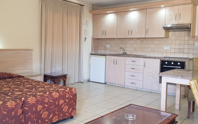 Senator Hotel Apartments - Adults Only