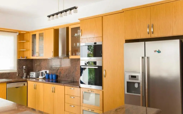 Eliofos Luxury Villa