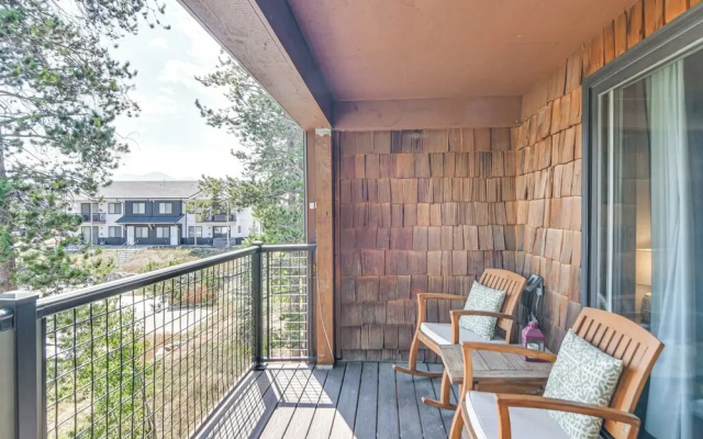 Elevated Fraser Condo w/ Mountain View & Amenities