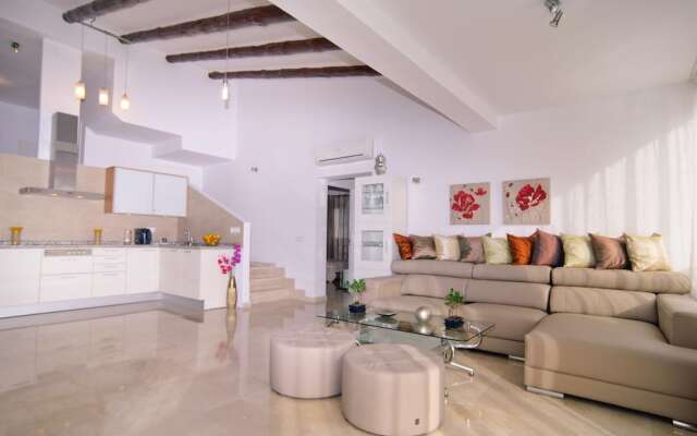 Brand new Villa El Rosario