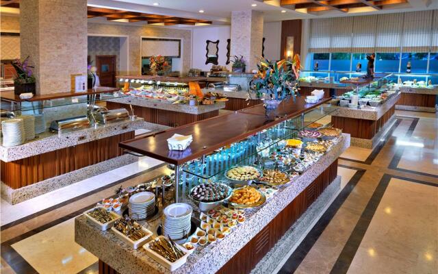 Crystal De Luxe Resort & Spa – All Inclusive